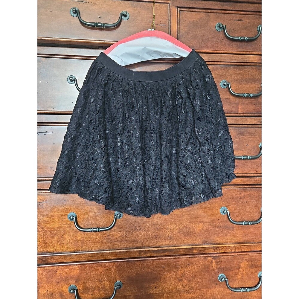 FOREVER 21 sz L Lined Lace Mini Skirt 26" waist, 15.5" length Sz M/M